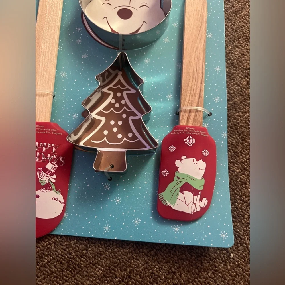 Disney Winnie the Pooh set of 4 baking set NWT